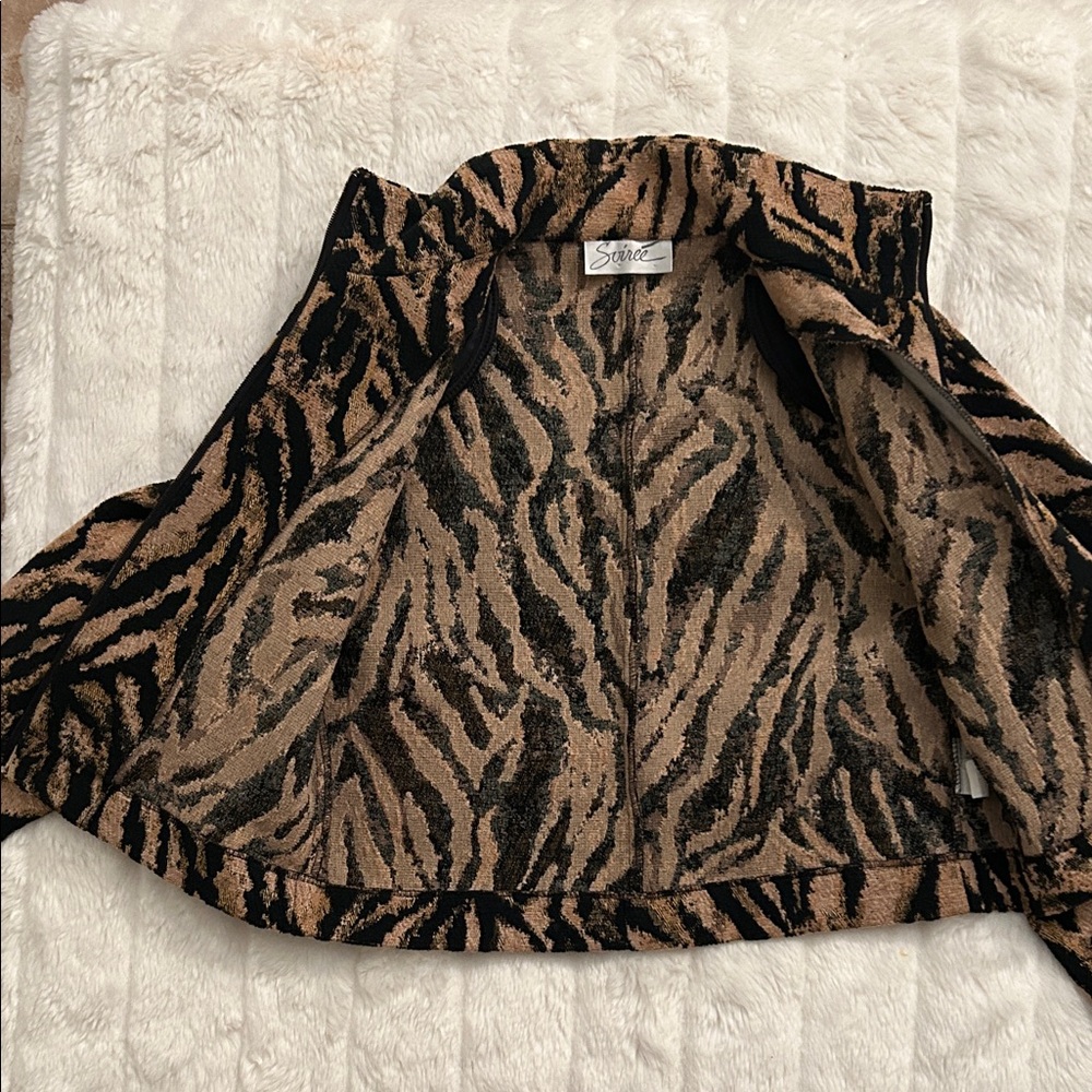 Stylish Tiger Print Teddy Jacket - Picture 3 of 3
